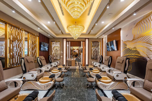 último caso de la compañía sobre Proyecto de decoración de mamparas de acero inoxidable American Salon.